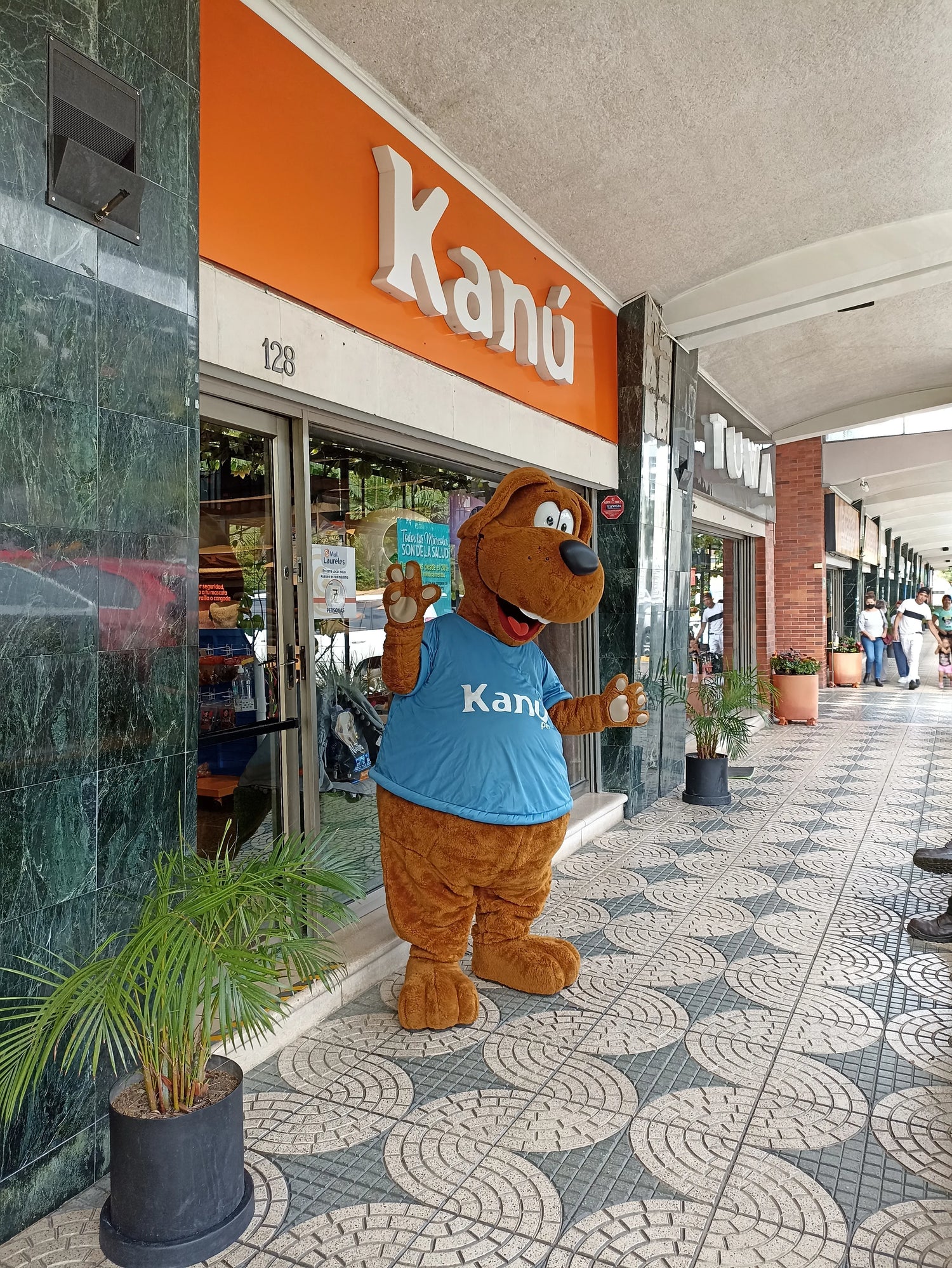 tienda mall laureles medellín- kanu pet
